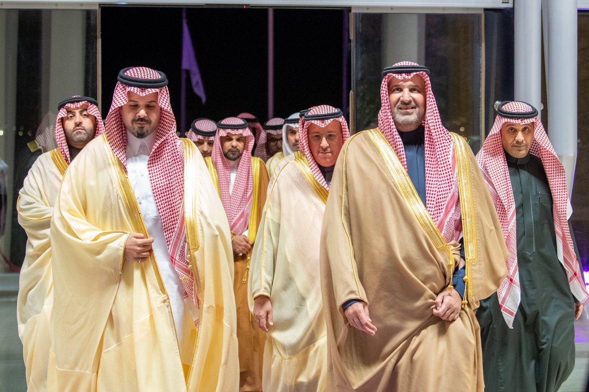 imarat_almadina's tweet photo. بحضور المستشار الخاص لخادم الحرمين الشريفين، #فيصل_بن_سلمان، رئيس مجلس إدارة دارة الملك عبدالعزيز، رعى سمو أمير منطقة #المدينة_المنورة #سلمان_بن_سلطان، حفل تدشين قاعة المؤتمرات الكبرى بغرفة المدينة، التي حملت اسم الأمير فيصل بن سلمان، وذلك تقديرًا لمسيرة سموه الحافلة بالعطاء ودوره الريادي في تنمية المنطقة.