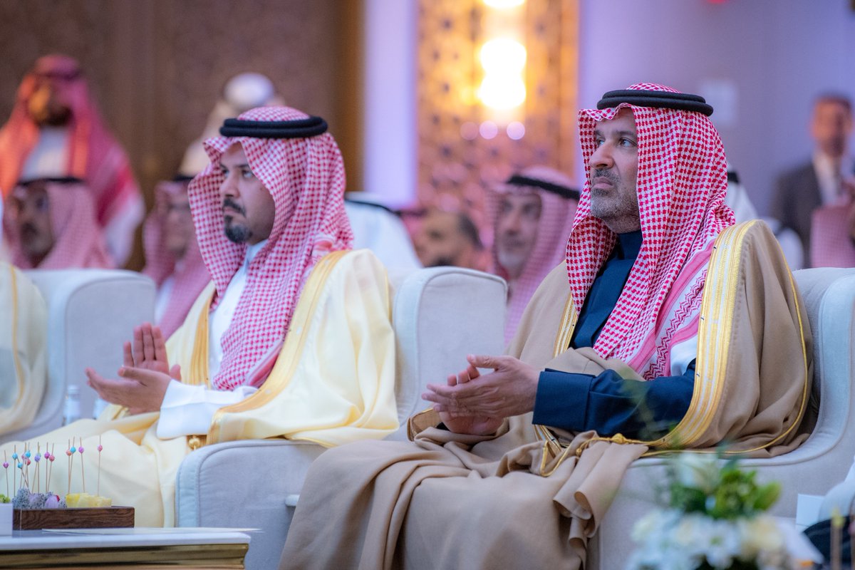 imarat_almadina's tweet photo. بحضور المستشار الخاص لخادم الحرمين الشريفين، #فيصل_بن_سلمان، رئيس مجلس إدارة دارة الملك عبدالعزيز، رعى سمو أمير منطقة #المدينة_المنورة #سلمان_بن_سلطان، حفل تدشين قاعة المؤتمرات الكبرى بغرفة المدينة، التي حملت اسم الأمير فيصل بن سلمان، وذلك تقديرًا لمسيرة سموه الحافلة بالعطاء ودوره الريادي في تنمية المنطقة.