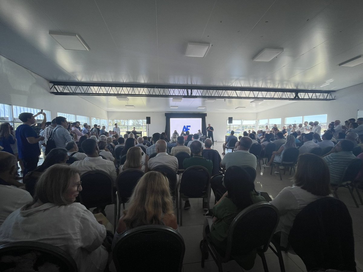 josee_bassani's tweet photo. Congreso @Aire__Fresco 2025

Seguimos mirando lejos 🙌💪 https://t.co/1dC1iQ2liQ