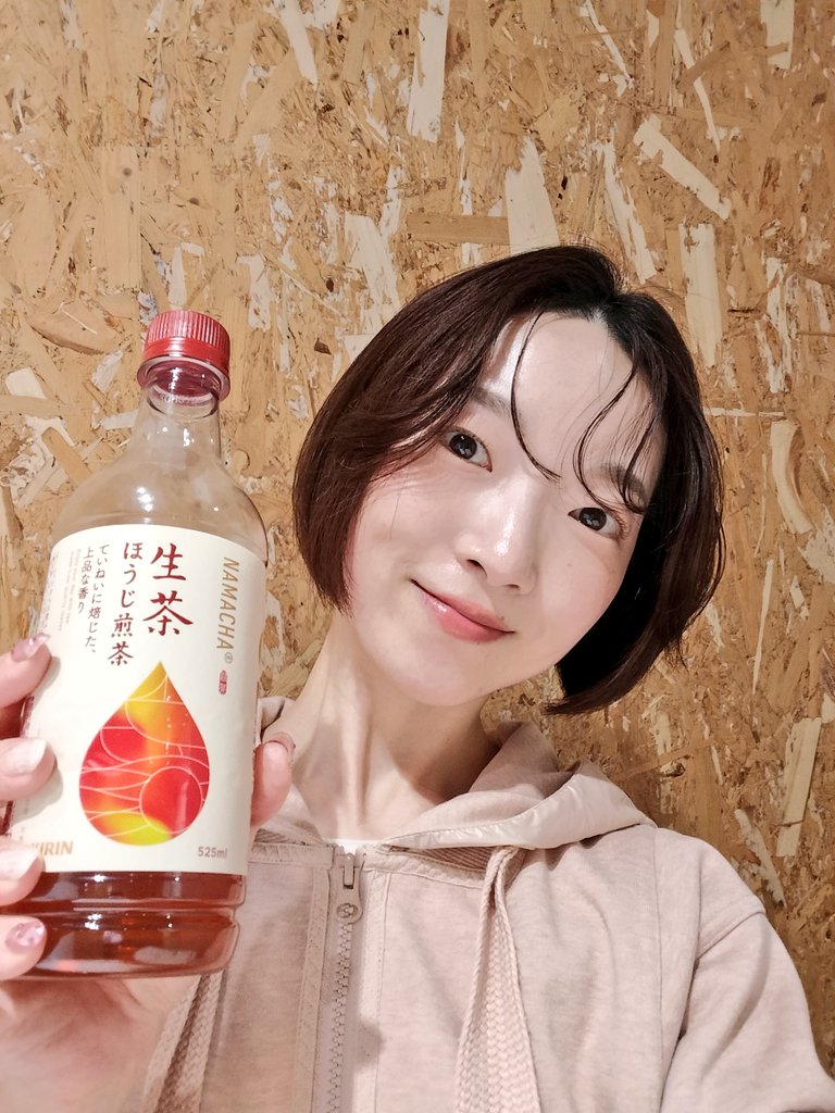 yunihertz's tweet image. 🔴2/17 OA

おつかれ生茶です🧓🤲🍵

まもなく @earth_colors_k 📻💫

今夜は、先日ムンビョルさんと収録したインタビュー流れますよ~！
※全編韓国語です

#MoonByul (of MAMAMOO)
with #CEC765