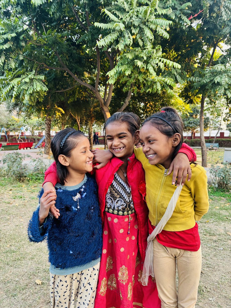 orgprazna's tweet image. The bond of Radhika, Radhiya, and Anjana in our Akshar Kaksha is a beautiful reminder that friendship is all about love, laughter, and uplifting each other.

#childeducation #aksharkaksha #ngo #WomenEmpowerment #friendship