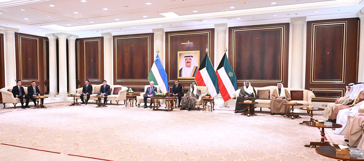 حضرة صاحب السمو أمير البلاد الشيخ مشعل الأحمد الجابر الصباح وسمو ولي العهد الشيخ صباح خالد الحمد الصباح يستقبلان الرئيس شوكت ميرضيائيف رئيس جمهورية أوزبكستان الصديقة عقب وصوله إلى البلاد في زيارة رسمية

(الجزء الثاني)
 
#صور_كونا 
#كونا #الكويت