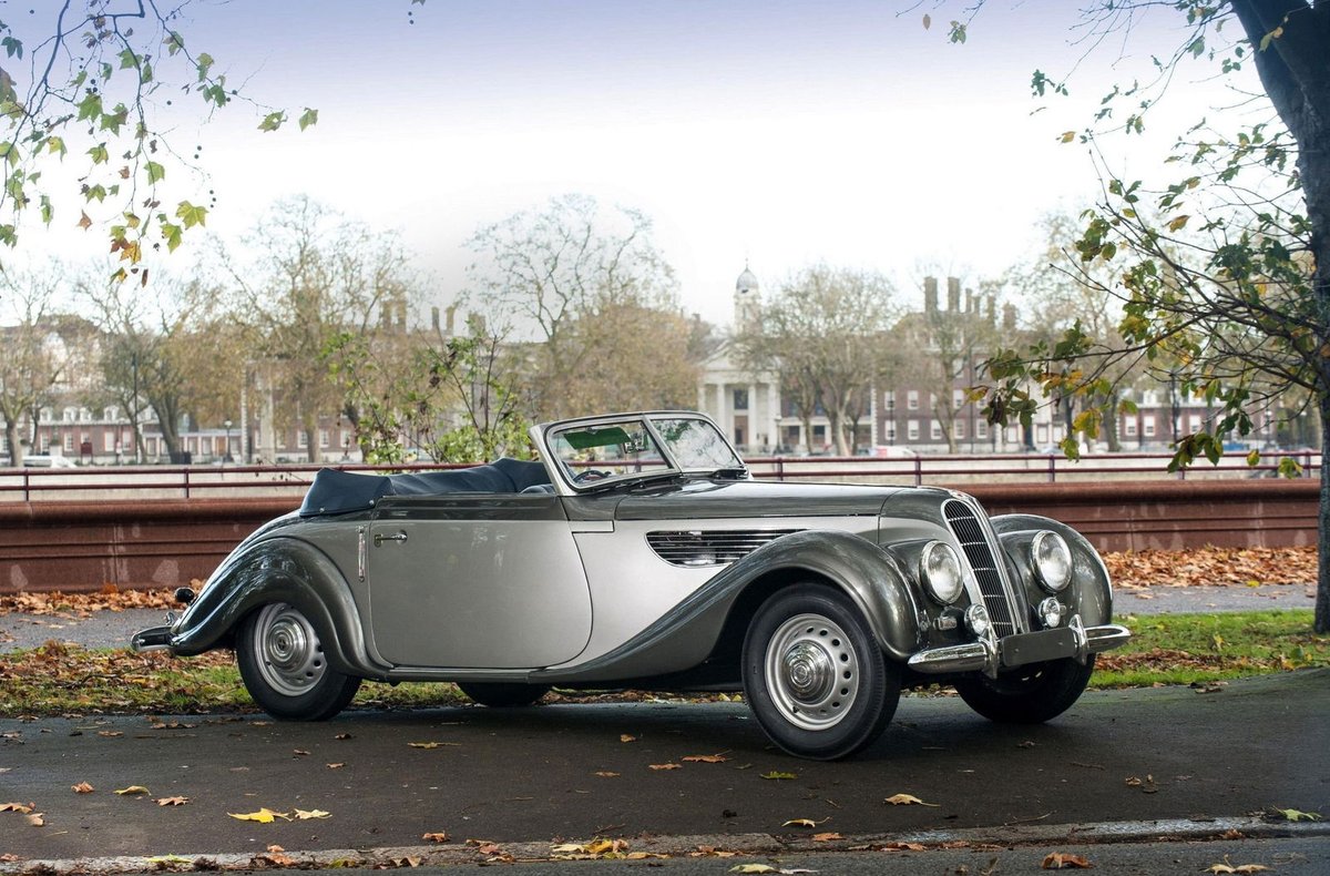 333classics's tweet image. The 1954 convertible is a stunning masterpiece of design, blending elegance and luxury. Its chrome accents and spacious interior make it a true icon that evokes nostalgia and admiration. 🚗✨ #1954Convertible #AutomobileDesign