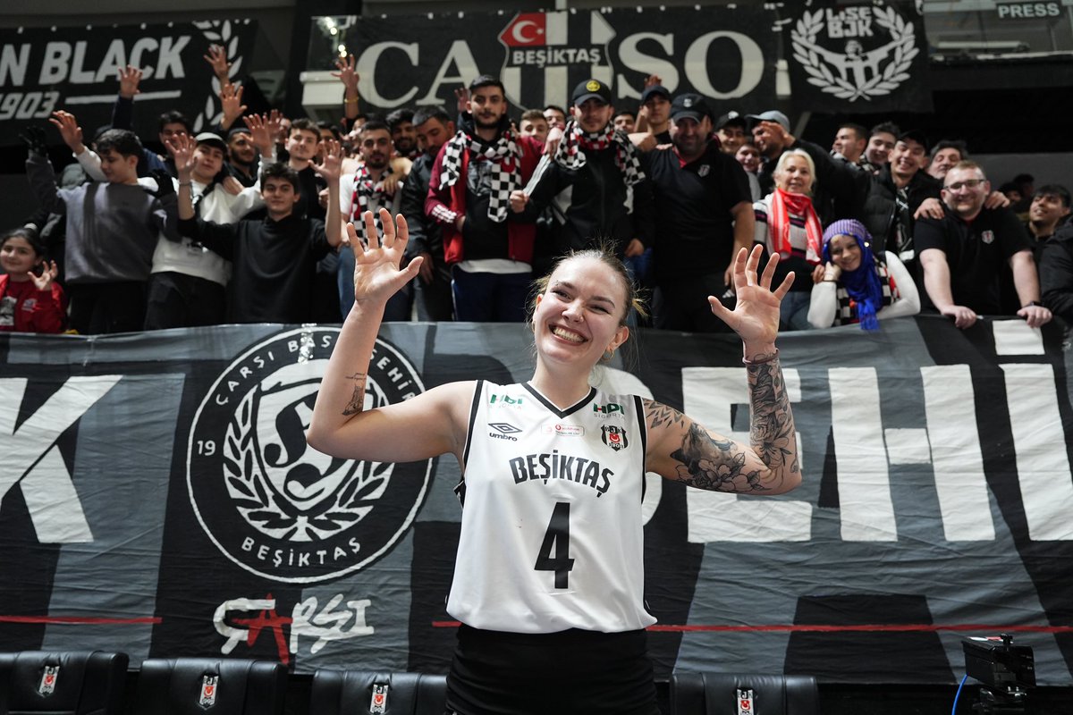 Voleybol_BJK's tweet photo. Dünyanın en güzel pençeleriyle mutlu haftalar. #FileninKartalları 🖤🤍 https://t.co/yzEODN3Ehc