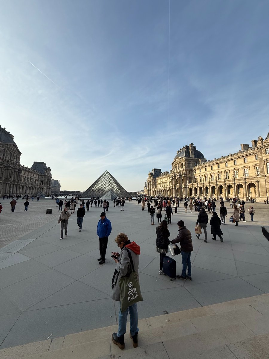 Elin Roberts (@elin_roberts_) on Twitter photo 📻 I'll be live on <a href="/BBCRadioCymru/">Radio Cymru</a> from Paris at 13h00 GMT discussing:
➡️ Macron's emergency European summit to discuss the future of Ukraine.
➡️ US officials talks in Riyadh with Russian counterparts.
➡️ The exclusion of Europe & Ukraine from the US' talks.
#Ukraine #NATO 📻 I'll be live on <a href="/BBCRadioCymru/">Radio Cymru</a> from Paris at 13h00 GMT discussing:
➡️ Macron's emergency European summit to discuss the future of Ukraine.
➡️ US officials talks in Riyadh with Russian counterparts.
➡️ The exclusion of Europe & Ukraine from the US' talks.
#Ukraine #NATO