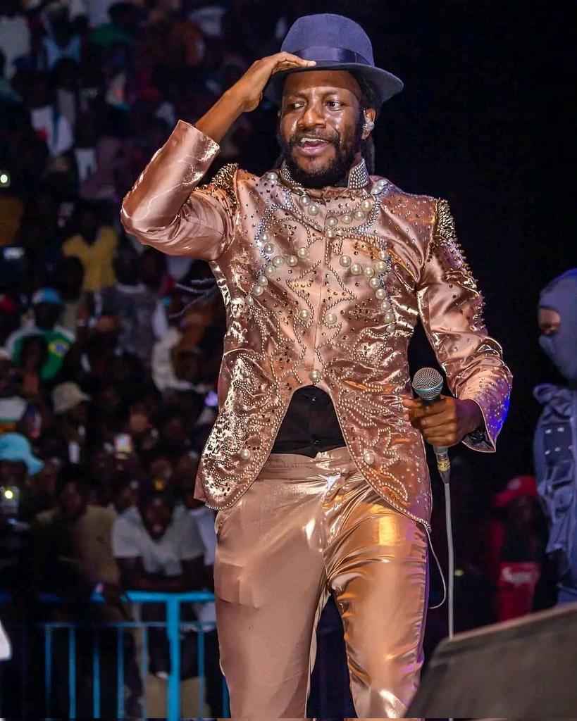 Him: Kana muchimhanya masara sei?

Me : Kana ndasvika ndorambirei ndichimhanya