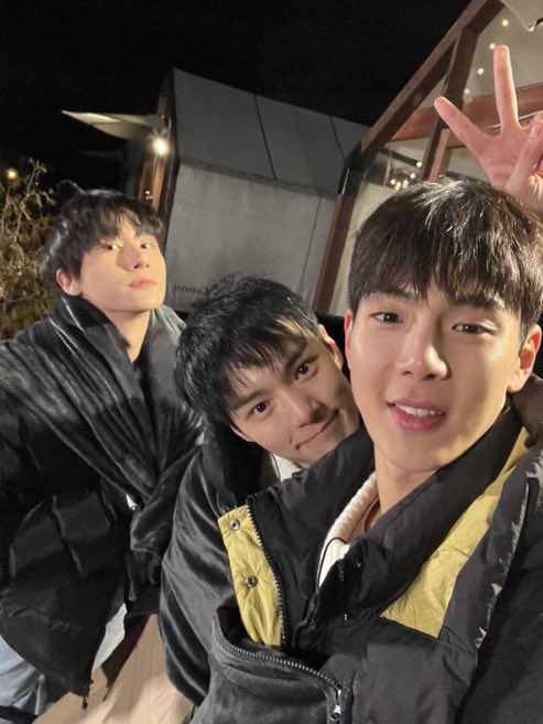 오늘부터 내 남편 3명이 되엇어요.