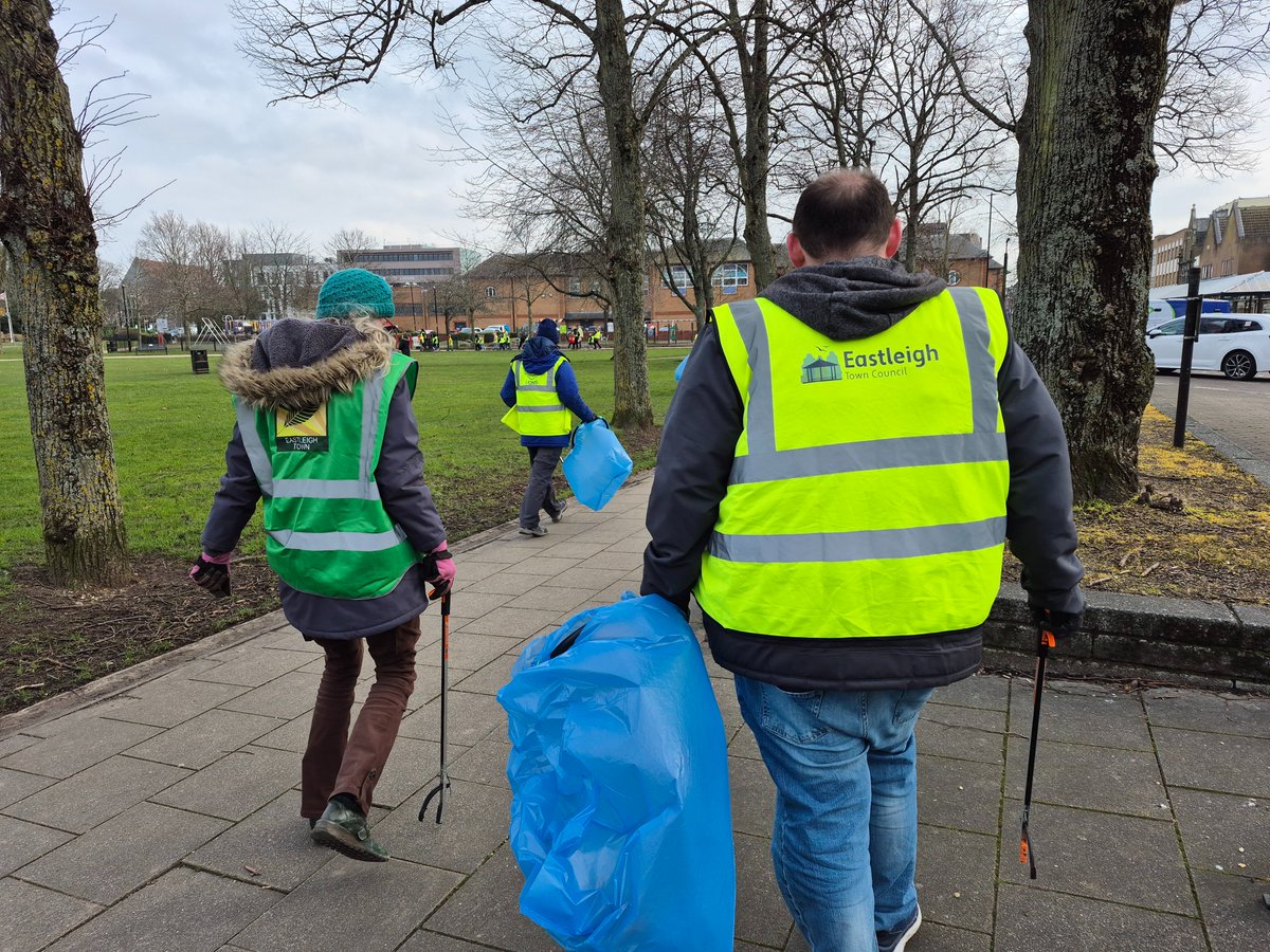 Love your town 💚

We were proud to support the <a href="/VisitEastleigh/">Visit Eastleigh - Eastleigh BID</a> clean up day on Friday and supply Volunteers with litter picks, gloves and hi vis jackets from our Litter Picking Equipment Library, to help to clean up the town centre.

<a href="/VisitEastleigh/">Visit Eastleigh - Eastleigh BID</a> <a href="/LionsClubsBI/">Lions Clubs British Isles</a> <a href="/HantsPolice/">Hampshire Police</a>