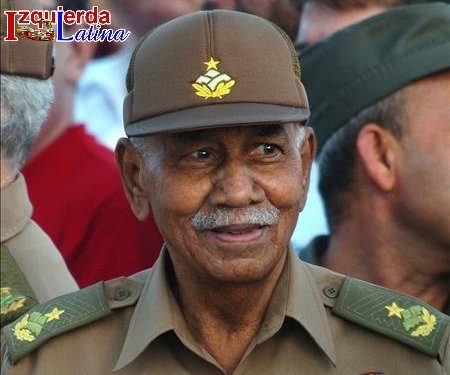 Los cubanos recordamos este #LunesConMarx al Comandante de la revolución Juan Almeida Bosque, en el aniversario 98 de su natalicio.¡ Es un error decir que Almeida ha muerto!, 
“#AlmeidaVive hoy más q nunca”. #IzquierdaLatina <a href="/DeZurdaTeam_/">DeZurdaTeam 📳</a> .