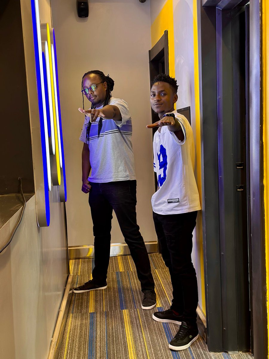 Ni kumoto manzee, umetune in ndani ya #Baze47NaManucho ?
#HapaNdipo 
<a href="/y_oungballer/">Manucho the Young Baller</a>  <a href="/DEEJAYIYAN254/">Mr Iyan.</a>