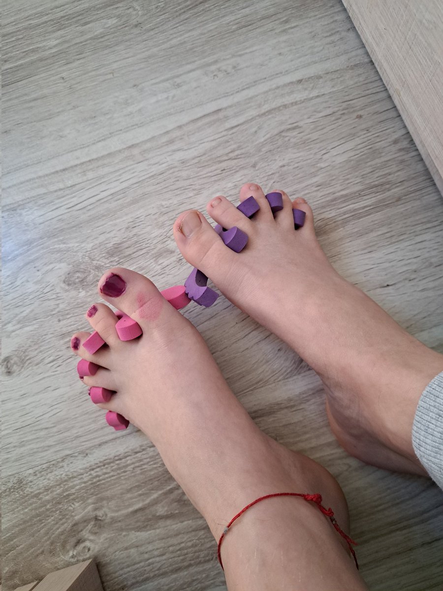 S__Enchantress's tweet photo. I can't do pedicure by my own but I don't have money for it. 😭😭

If you want you can help me ❤️❤️❤️ https://t.co/MrAFl1M2Kc
