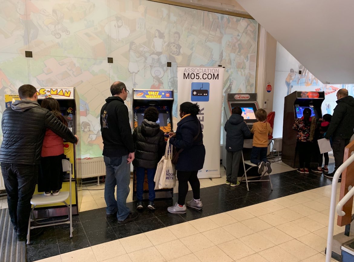 Samedi dernier à la FAN de Rosny Sous Bois (93), on a pu faire (re)jouer les visiteurs à de nombreux titres sur supports authentiques🕹️
Émerveillés, les plus jeunes d’entre eux ont même découvert à cette occasion des jeux aujourd’hui considérés comme des classiques🥰