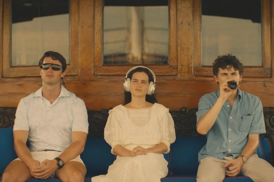 See No Evil, Hear No Evil, Speak No Evil

If you watch closely this perfectly identifies their characters in the first episode.
#TheWhiteLotus