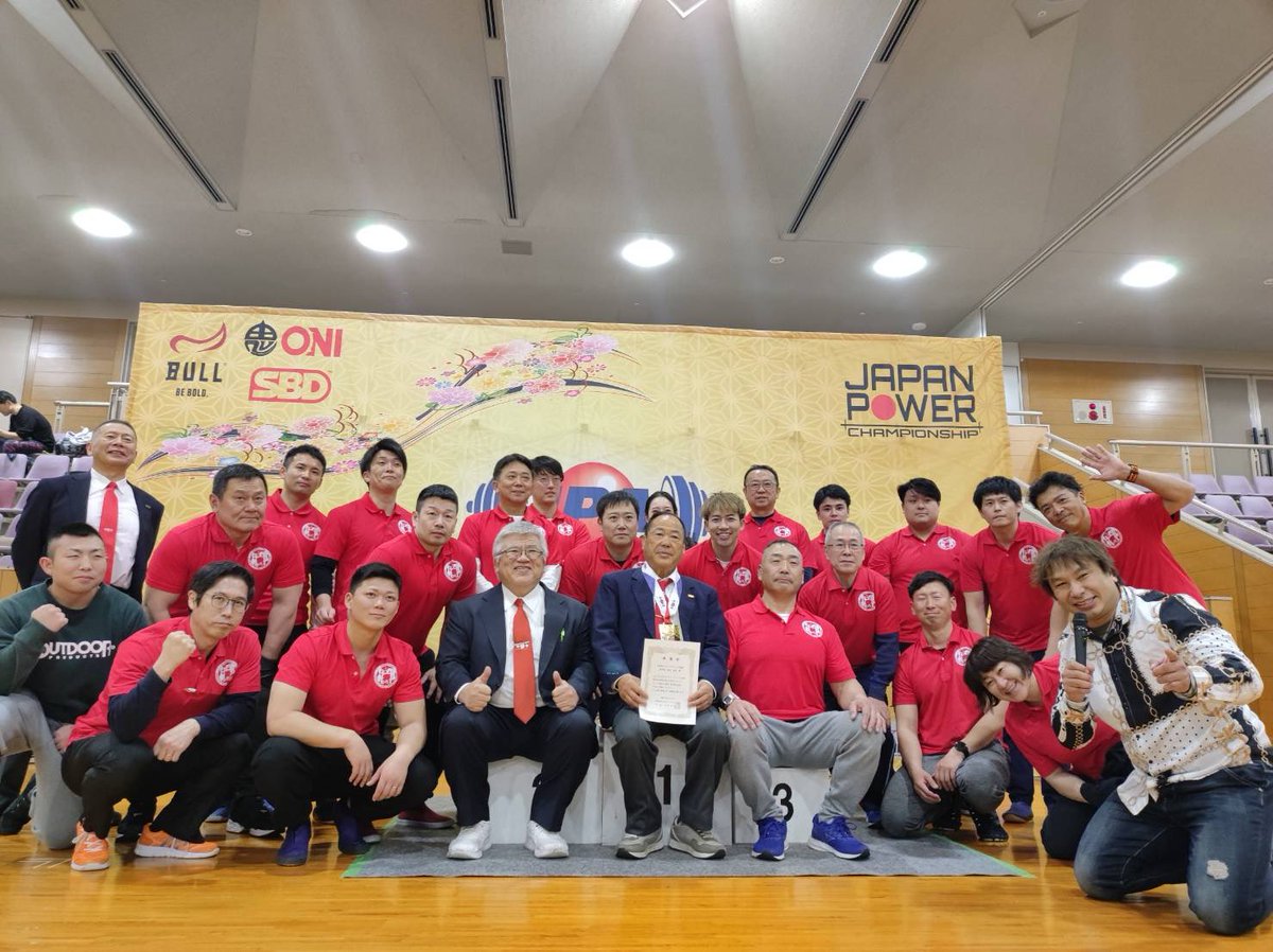 power_hiroshima's tweet photo. 大会運営チームの活躍！ 💪
広島全日本ベンチでは、広島県パワーリフティング協会の運営メンバーが一丸となって、スムーズな大会進行を支えました！🔥
📌 補助員チーム
スポッター・ローダーが迅速かつ正確に重量をセットし、選手の安全を守りました！💪
📌 運営本部
アナウンス、グッドリフト、記録係が息の合った連携で、ミスなく大会を進行！💻📊
初めての役割に挑戦したメンバーも多くいましたが、お互いに支え合いながら最高のパフォーマンスを発揮しました✨ 
この経験を活かし、次回大会はさらにレベルアップした運営を目指します！
大会を支えてくれた全てのスタッフに感謝👏 
そして、選手の皆さん、お疲れ様でした！🔥