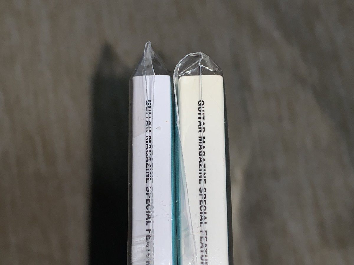todaysongbook's tweet image. アベフトシ・メモリアルブック
初版と復刻版の違い

・初版表紙の凸凹の撤廃
・ポスターの有無
・-復刻版-表記
・本の厚さ（ページ数は同じ）
・値段のロープライス化

本の仕様は変わったものの、本の中身の内容は一緒
#ミッシェルガンエレファント #アベフトシ #チバユウスケ