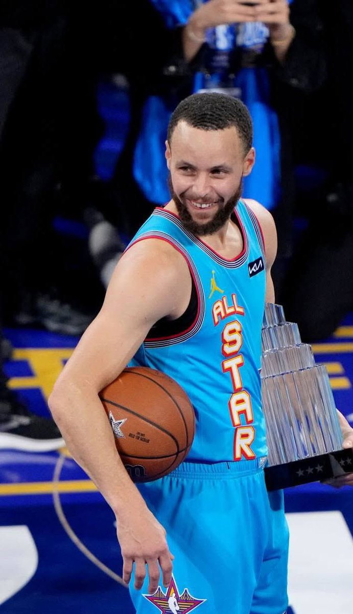 Labablu's tweet image. I am happy my favorite player  @StephenCurry30 won the #MVP . But frankly speaking I am on @Money23Green ‘s side. #allstargame2025 was stupid. You can’t just make people wait for a year to see that crap…#NBA put your shit together😒

#Rwandais 🇷🇼❤️❤️💙💚💛