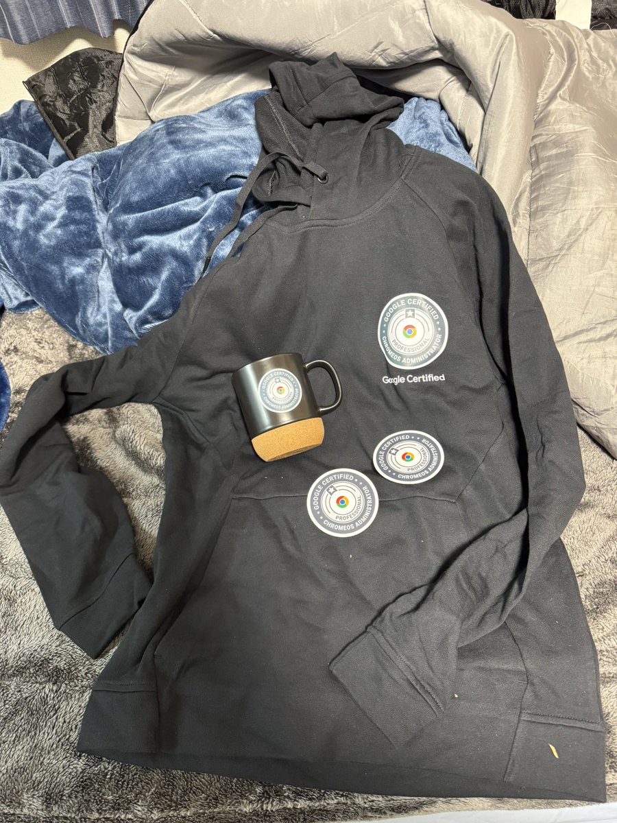 ta93p's tweet image. なんかスウェーデン🇸🇪からの国際荷物が届いて、おそるおそる開けてみたらコレ #ChromeOS #Google #GoogleCloud