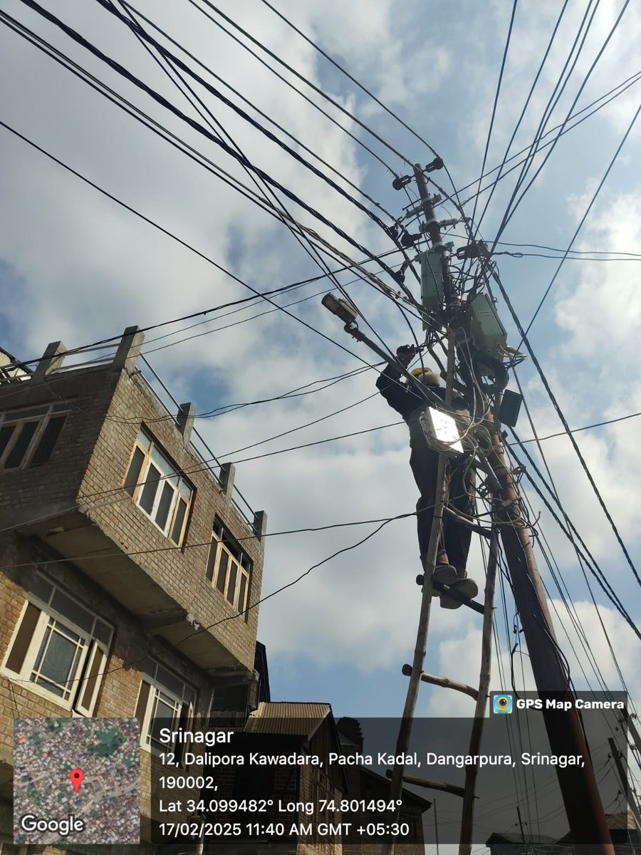 Disconnection drive going on in full swing in ESD Nawakadal @kpdclofficial <a href="/xened3rd/">Ex. En ED-3rd</a> <a href="/secircleII/">O&M Circle-II, KPDCL, Srinagar</a> <a href="/cekpdcl/">CHIEF ENGINEER, DISTRIBUTION, KPDCL(PDD)</a>
