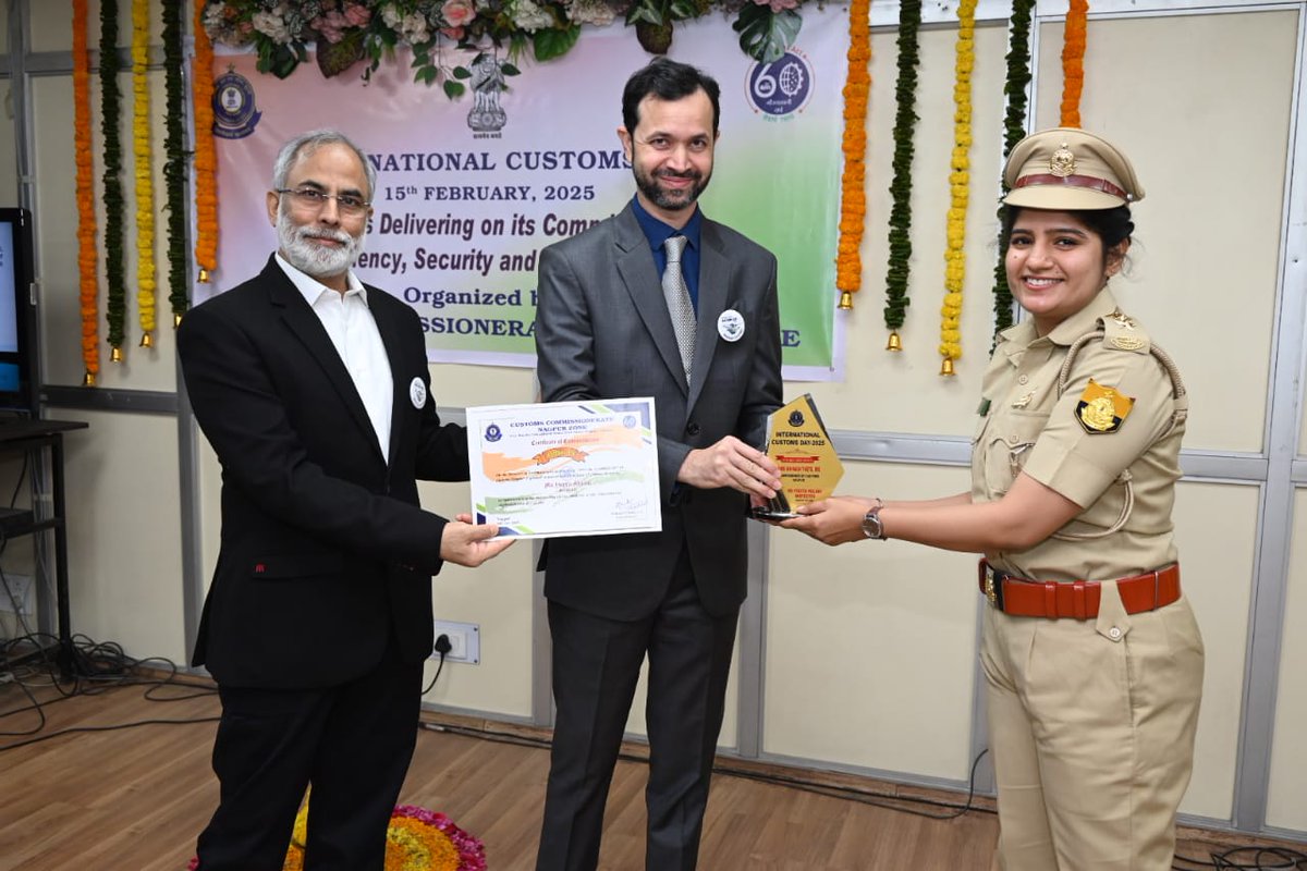 customsnagpur's tweet photo. Eleven customs officers has been awarded for the exemplary performance during the event. The role of other stakeholders were also acknowledged and Top Importer, exporters and Customs Brokers were also awarded by the Nagpur Customs. https://t.co/5CEkbh0NU8