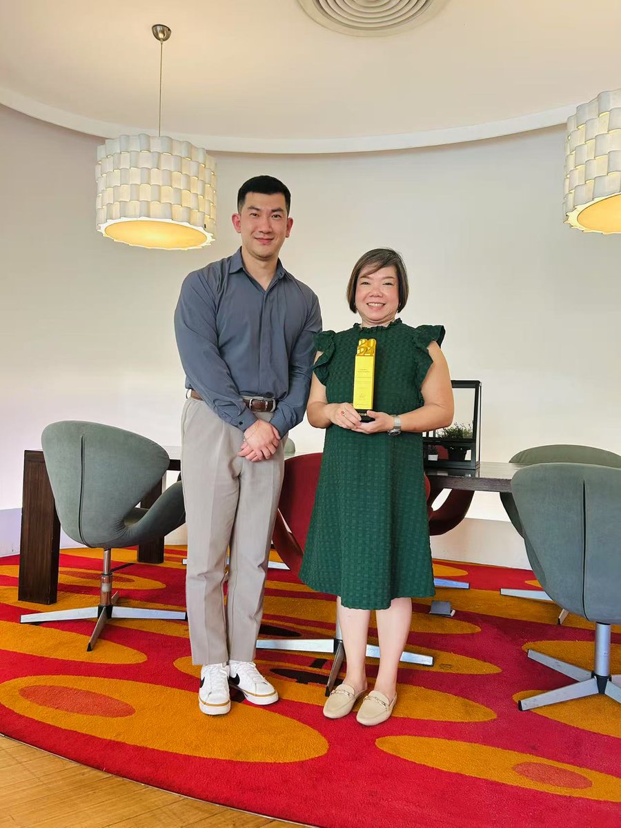 Recently, we're excited to announce that our Thailand distributor has been awarded the Best Distributor in the Asia-Pacific region by Vision Medical. William presented the trophy to our distributor, recognising their professionalism, collaboration, and shared commitment to growth