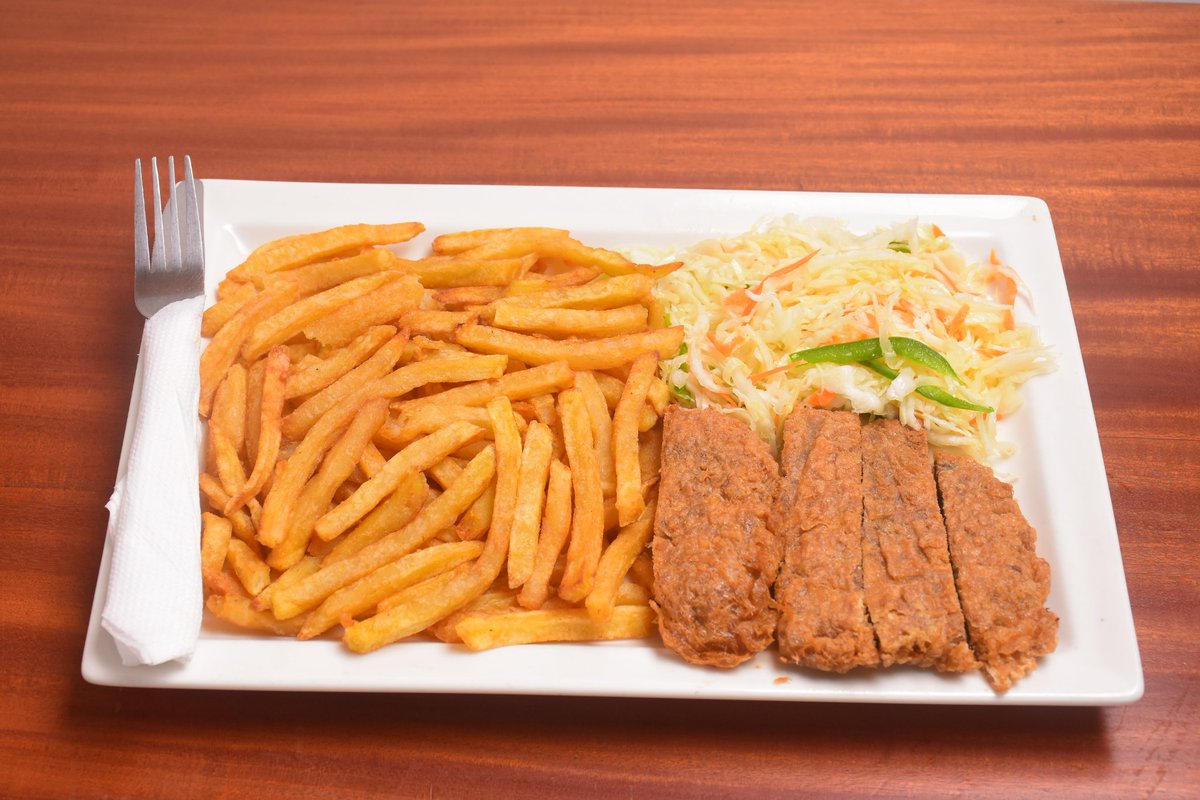 ChilliesUg's tweet photo. Craving something delicious?  Head down  
@chilliesuganda and try our incredible chips and chap with freshly made salad!  Tag a friend you'd share this with!
#Chillies https://t.co/tCk7EMYlSR