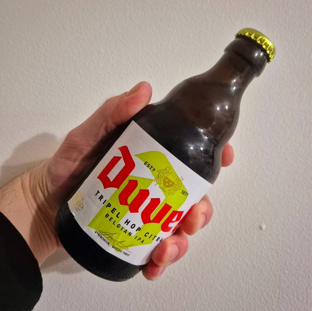 Really enjoyed this Duvel Tripel Hop Citra 9.5%
Duvel Tripel Hop Citra is an intensely hoppy yet refreshing Belgian IPA bursting with bright notes of agrum, thanks to the adding of a third hop Citra from Yakima Valley in Washington, USA.

#citra #citrahops #beer #bier #ipa