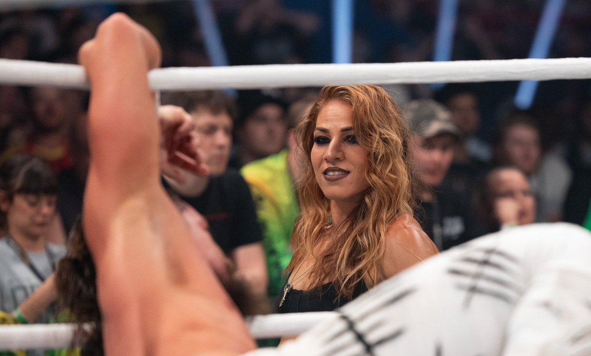 Aneesh_98's tweet image. Marina Shafir !🔥♥️
She is the fighter of Death Riders!💥🔥

@MarinaShafir / #DeathRiders / #MarinaShafir / #TheProblem /  #AEW