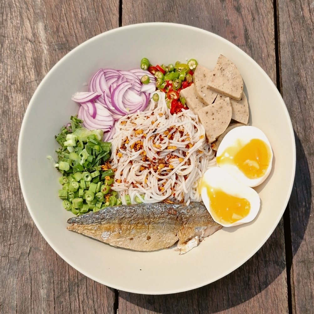 Jxssxlxn_'s tweet image. ยำขนมจีนน้ำปลาร้า🤤 #Cookwithโจส