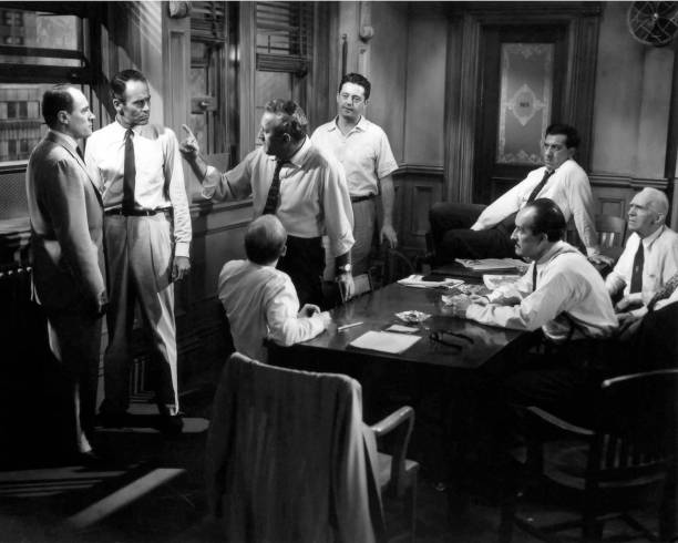 tbarnaud's tweet image. Ce soir on regarde sur @ARTEfr le plus célèbre et implacable film de procès, même si c'est pour la dixième fois :

12 HOMMES EN COLÈRE

1957 - Sidney Lumet