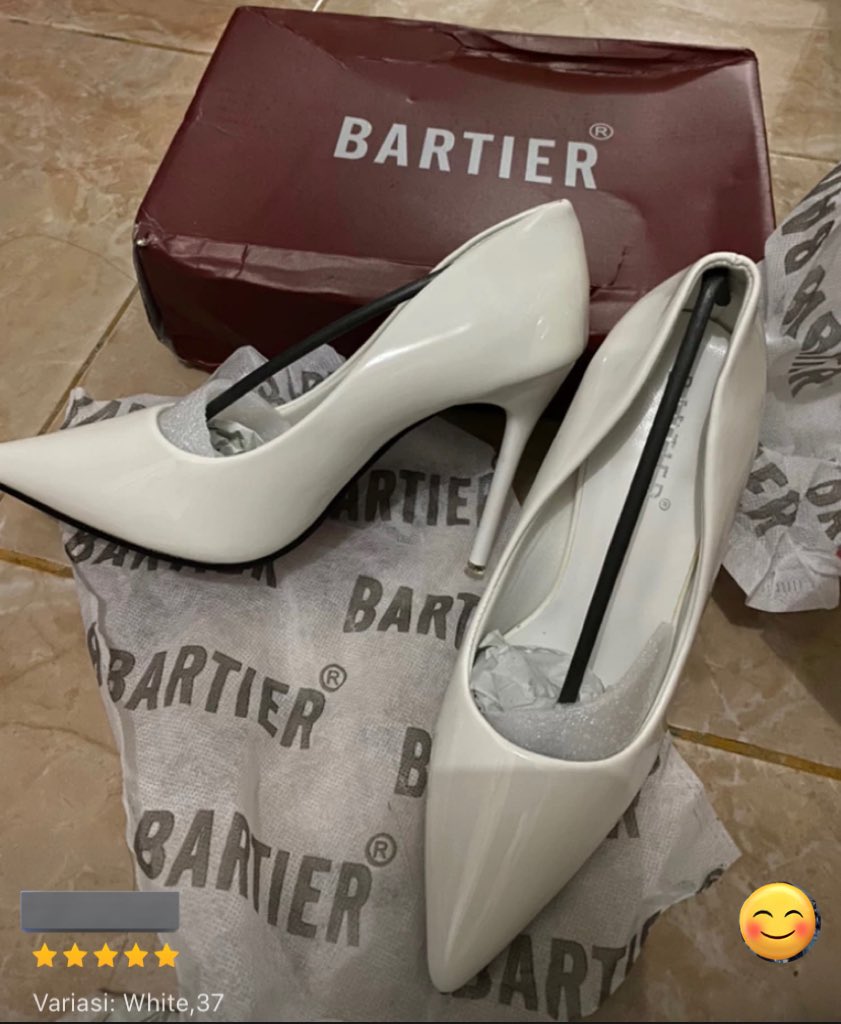 dazedmoon07's tweet photo. @45Rb WTS Bartier Official
[BRAND NEW, boxnya kebuang, cma sarung nya aja]
Cleo Heels 11cm in White
Size: 37 (23,5cm)
Harga: 299rb 
Dom: Surabaya, Jatim
Alasan dijual: salah beli size, kebesaran g bs dipake😭

Bs req 🍊 (+admin 2rb) 
#zonauang https://t.co/tRClZqD90c