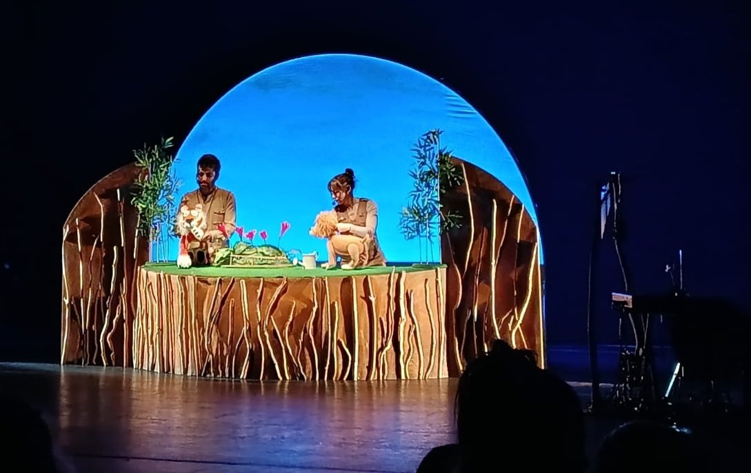 Gràcies a <a href="/elpotpetit/">EL POT PETIT</a> per una tarda plena d'emocions!! I quin goig veure la platea plena de famílies gaudint d'un bon espectacle!! gràcies xarxer@s per venir al teatre!! 🎭🦁🐆🦒🐴🐓🦛🎸🪈🪗