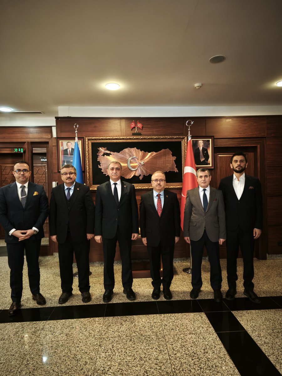 Türkiye Cumhuriyeti Bakü Büyükelçisi olarak göreve başlayan Sayın Birol Akgün hocamızı ziyaret ettik, Üniversitemizin uluslararasılaşma faaliyetleri hakkında bilgi verdik. 
Sayın Büyükelçimize misafirperverlikleri için  teşekkür ediyor, görevinde muafvakiyetler diliyorum.