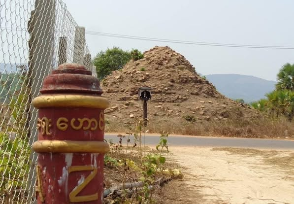 MizzimaNews's tweet photo. သာဂရမြို့ဟောင်း မြို့ရိုးဖြိုချပြီး မြေကွက်ရိုက်မှု ရပ်တန့်ရန် တနင်္သာရီတိုင်းပကဖနှင့် တော်လှန်ရေးအဖွဲ့များသတိပေး
#mizzima
#Burmese
#today
#news
#သာဂရမြို့ဟောင်း
#တနင်္သာရီတိုင်းပကဖ
#DDMSC
#DNLA
#ဗထူးတပ်မတော်
Website Link >> https://t.co/u1tM00MAxa https://t.co/mZlhX4j7Xr