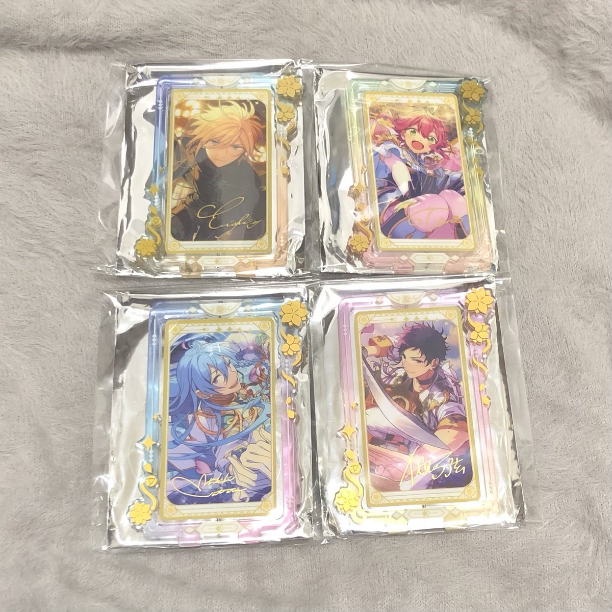 KRiSNRaM's tweet photo. 【譲渡/買取募集】あんスタ
中国限定 花の波 回転アクスタ

求：定価(¥780/１点)＋送料
譲┊天祥院英智┊姫宮桃李┊日々樹渉┊伏見弓弦

中身確認時のみ開封。
保護フィルムあり

普通郵便or＋手数料で
ラクマ・メルカリ対応も可能です

検索外でも気軽にお声掛けください。
よろしくお願いいたします https://t.co/RC7nVsLAHF