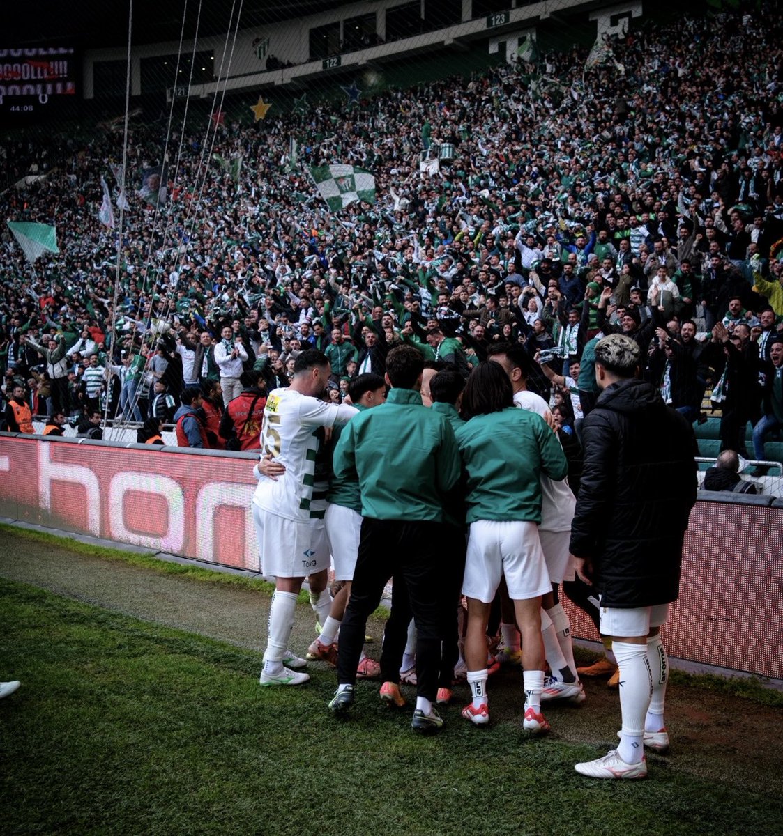İyi haftalar Bursaspor Ailesi.

Herkes mutlu mu :)