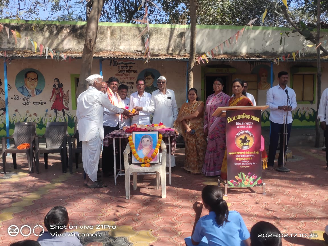 YWaybhase's tweet photo. आदरणीय @DrPritamMunde ताईसाहेबांच्या वाढदिवसानिमित्त प्रतिवर्षी प्रमाणे सामाजिक उपक्रम म्हणून जि. प. प्रा. शाळेस (पिंपरी घाटा) 'डाएस' सस्नेह भेट दिला.

#happybirthday #Taisaheb https://t.co/RxkAsjO2VA