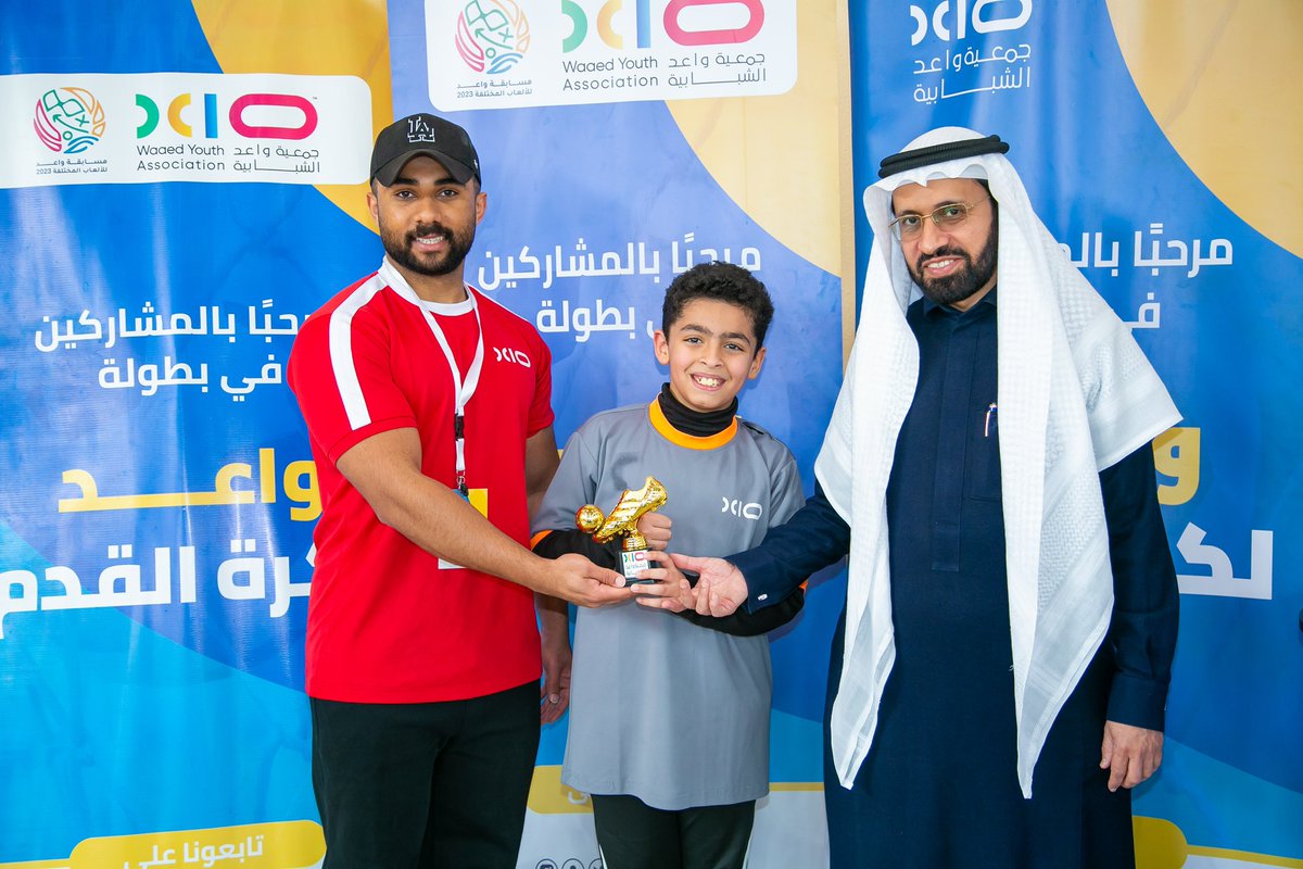 Waaed_Sports's tweet photo. أبطال البطولة وأصحاب الجوائز الذهبية 🤩👏🏻🏆

🏅 عبدالرحمن العتيق | أفضل لاعب في البطولة
🏅 محمد العامر | أفضل حارس في البطولة
🏅 إبراهيم الحيدر | هدّاف البطولة

#بطولة_كأس_واعد_للمدارس_15 https://t.co/h8Sacjwvrx