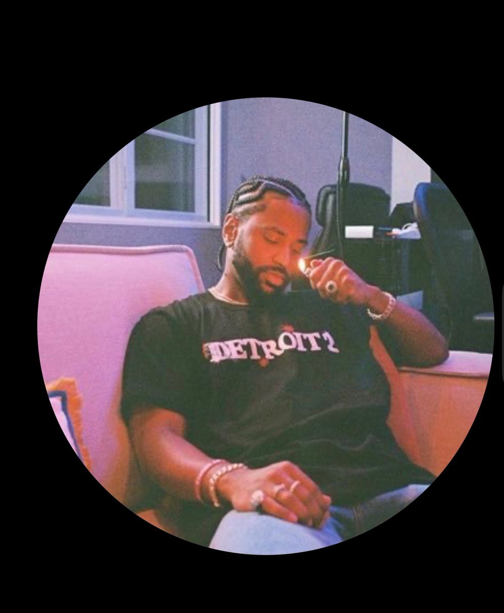 SimpDestroyerD's tweet photo. @SaltyMusicStan Nigga a goofball how u copy another man hairstyle 😂😂💀💀 https://t.co/cH53bQ9m7l