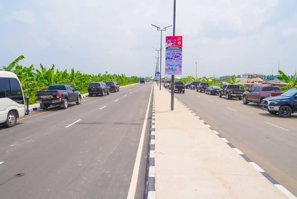 YesD (@yeripros) on Twitter photo Prosperity @5 Gov. Umo Eno inaugurated Road Two, a dual carriageway opening up New Yenagoa City. He hailed <a href="/govdouyediri/">Governor Douye Diri</a> bold leadership in transforming Bayelsa’s terrain into an opportunity
#DiriTheBridgeBuilder #AssuredProsperity #BayelsaGloryOfAllLands Prosperity @5 Gov. Umo Eno inaugurated Road Two, a dual carriageway opening up New Yenagoa City. He hailed <a href="/govdouyediri/">Governor Douye Diri</a> bold leadership in transforming Bayelsa’s terrain into an opportunity
#DiriTheBridgeBuilder #AssuredProsperity #BayelsaGloryOfAllLands