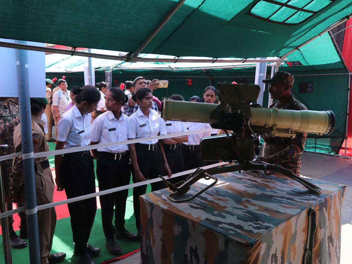 GceKarad's tweet photo. Govt. College of Engineering, Karad, in collaboration with Southern Command,Army Pune, hosted Infantry Weapon Display. With 2000+ attendees, including students, NCC cadets, and ex-servicemen, event fostered awareness &amp; respect for our armed forces. #IndianArmy #mygcek #Patriotism https://t.co/2AlnVDEtwP