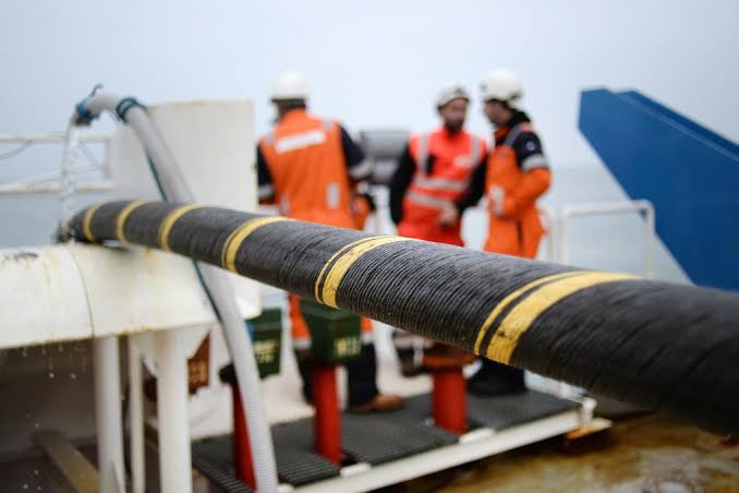 uixlabz's tweet photo. Day 12/40: Submarine Cables โ The Unsung Heroes of AI and the Internet ๐
Day 12 of 40. More insights on AI, Web3, and tech coming. Stay tuned. ๐ #SubmarineCables #AI #TechRevolution #40DaysOfDesign https://t.co/svaLd9oTe1