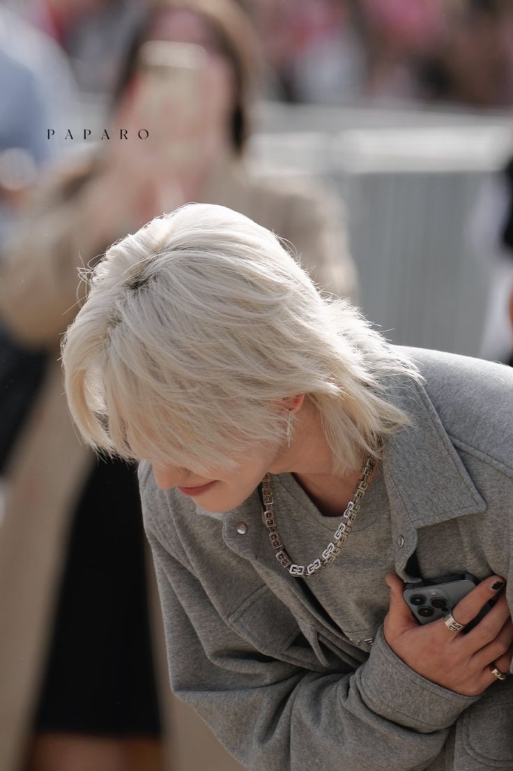Last but not least, maybe minghao is not your bias/fav but he is seventeen along with 12 members. The last person who join the group and completed as 13. Remember that😊