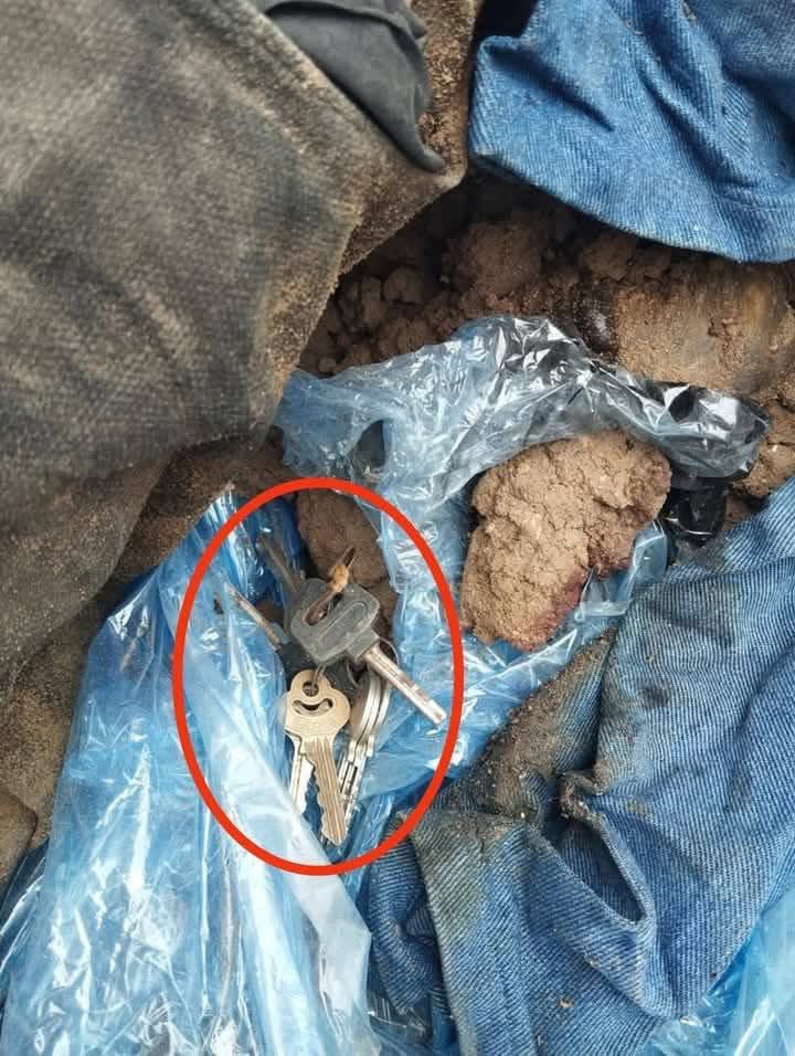Palestinians in Gaza are now identifying missing individuals by the keys in their pockets after their bodies have decomposed.

These are the keys of a Palestinian found near the Netzarim corridor in western Gaza. He was apparently forcibly displaced and was trying to return home