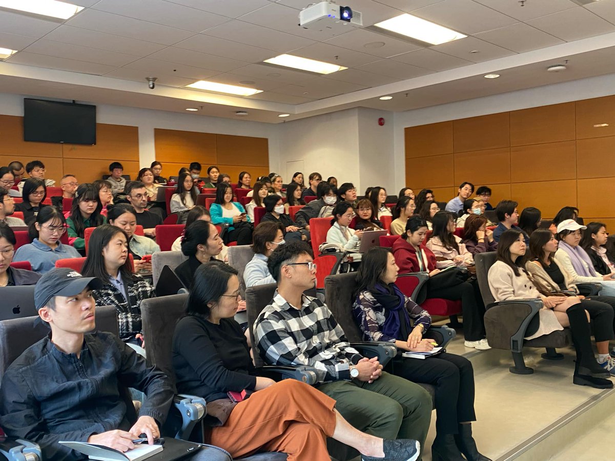 History_HKU's tweet image. Thank you to Hong Kong director Mr. Stanley Kwan for joining Dr. Crystal Kwok at today&apos;s public lecture for HIST2212 Performing History! #HKU #HKUHistory #HKCinema