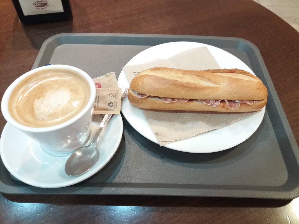 Apunto de desyunar Guripas 
Bon dia ☕ buenos días.