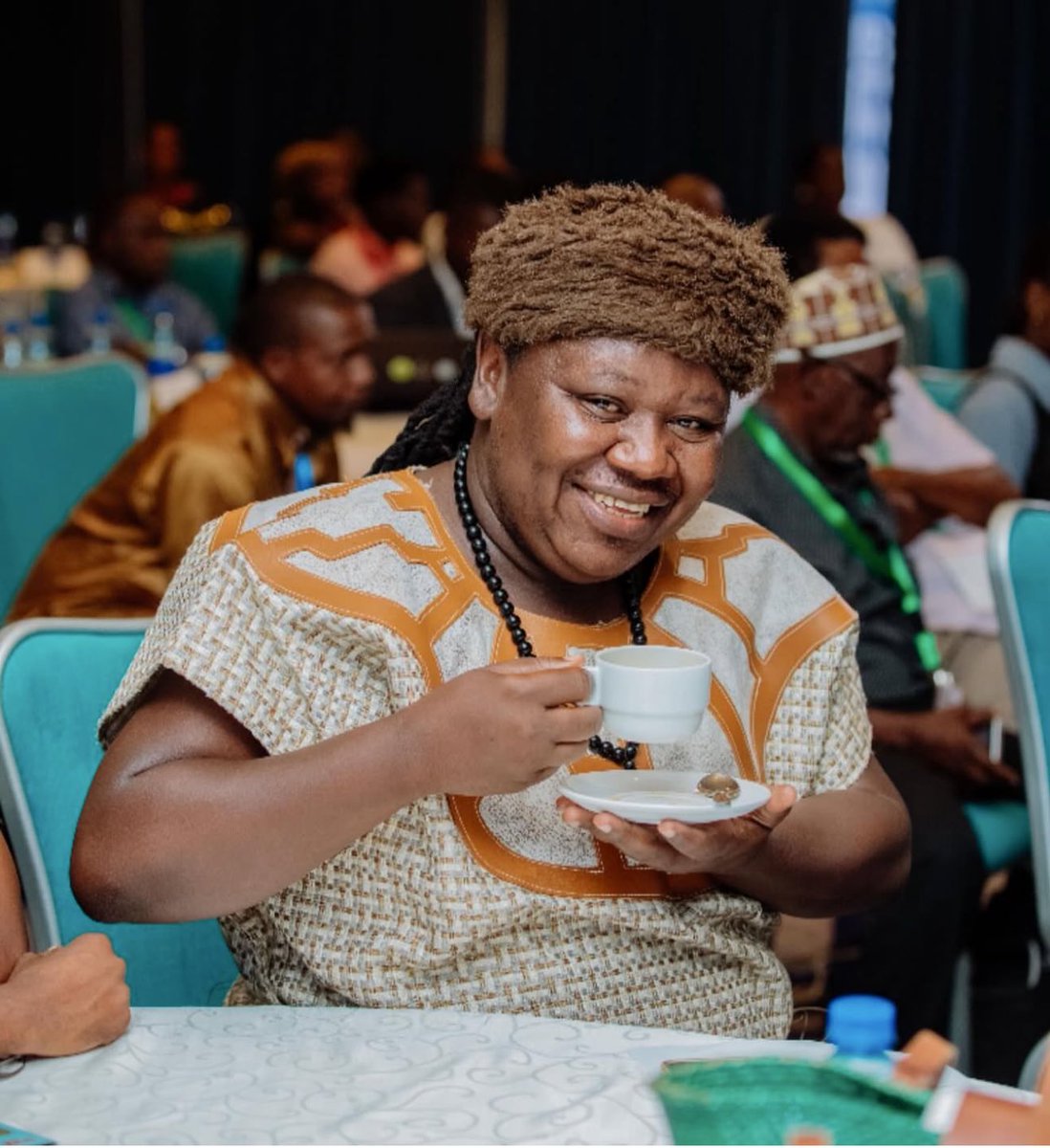 Aliyekupa wewe kibao ndiye aliyenipa mimi kumbi.