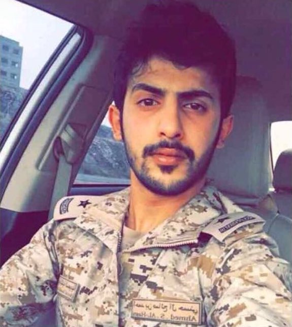 هذا البطل ستبقى قصته خالدة في ذهني دائمًا، وهو:

الشهيد الملازم أحمد بن صالح الشمراني

حُوصر داخل أحد المباني قرب حدود الخوبة مع اليمن، حيث كان المبنى مطوقًا بالكامل من قِبَل الحوثيين بعد شنهم هجومًا معاديًا لاستعادة مواقع سبق أن تم تحريرها.