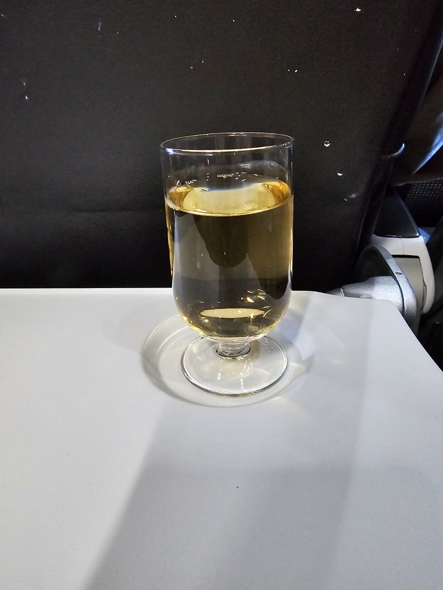 Thank you, #Ba, flight to #Paris from #Heathrow for a glass of champagne for our 35th Wedding Anniversary <a href="/SteveDeakin7/">Steve Deakin</a>