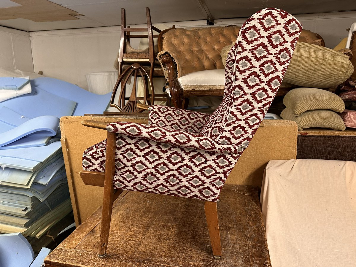 vinallandmacey's tweet photo. Another week and another @parkerknoll that has gone from looking very sorry for itself to a stunning little chair. Fully reupholstered and covered in @balmoraltextiles Shannon Diamond Wine. #VinallandMacey #Hadlow #Kent #UpholsterersNearMe #UpholsteryUK #BespokeService https://t.co/RgiPgA4zIv