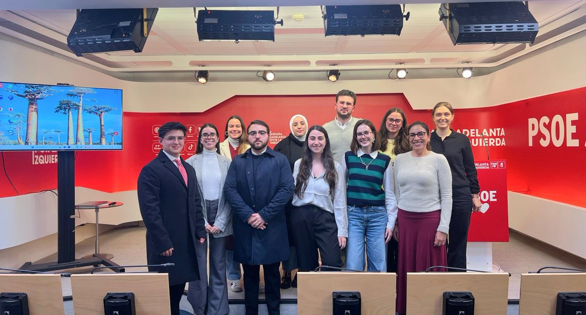 🔴 Visita a la sede del <a href="/psoe_m/">PSOE Madrid</a>  🔴

Los estudiantes del Máster Oficial en Comunicación Política y Empresarial visitaron la sede del partido y conocer cómo se gestiona la comunicación de esta agrupación política. Gracias <a href="/ionantolin/">Ion Antolín Llorente</a> fue una gran experiencia